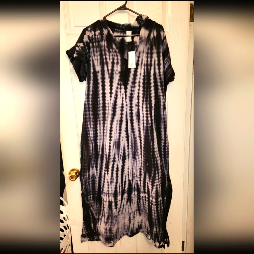🌻 NWT!! Hooded Tye Dye Activewear dress